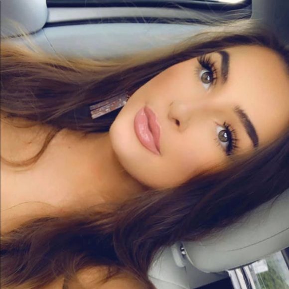 Meet your Posher, Jessica - Picture 2 of 3